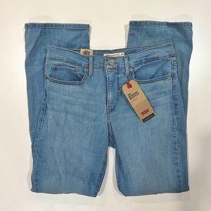 NWT Women’s Levi’s Bootcut Light wash jeans 315 Shaping size 30 x 32